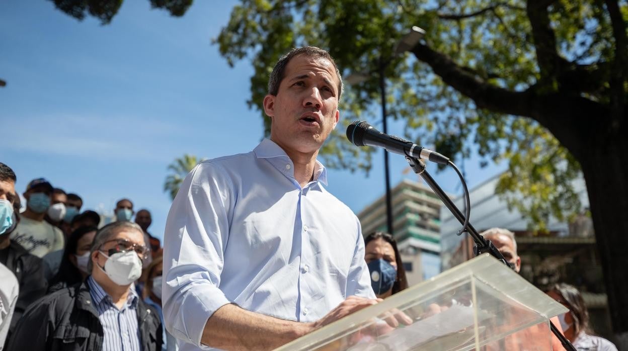 El presidente interino de Venezuela, Juan Guaidó, durante una rueda de prensa en Caracas