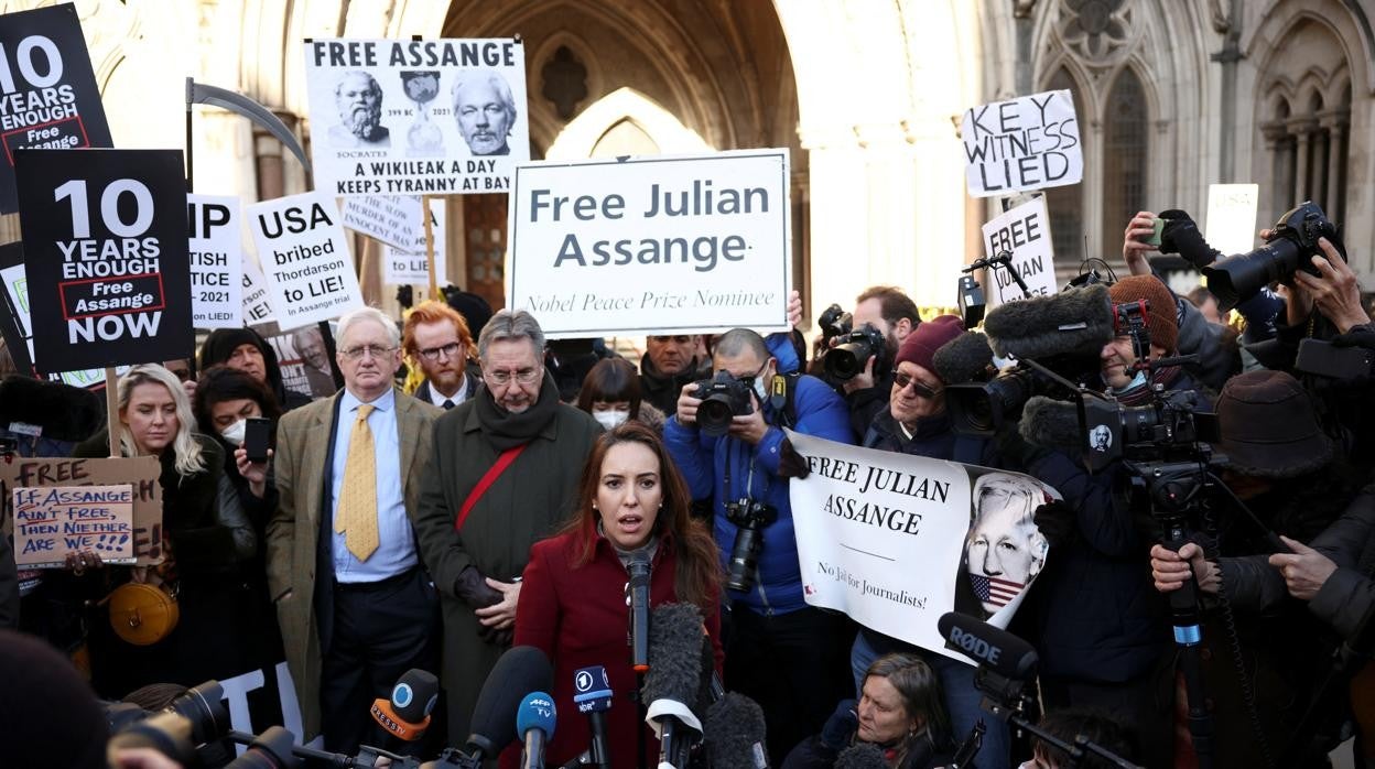 La prometida de Julian Assange, Stella Moris, en el Tribunal Superior de Londres
