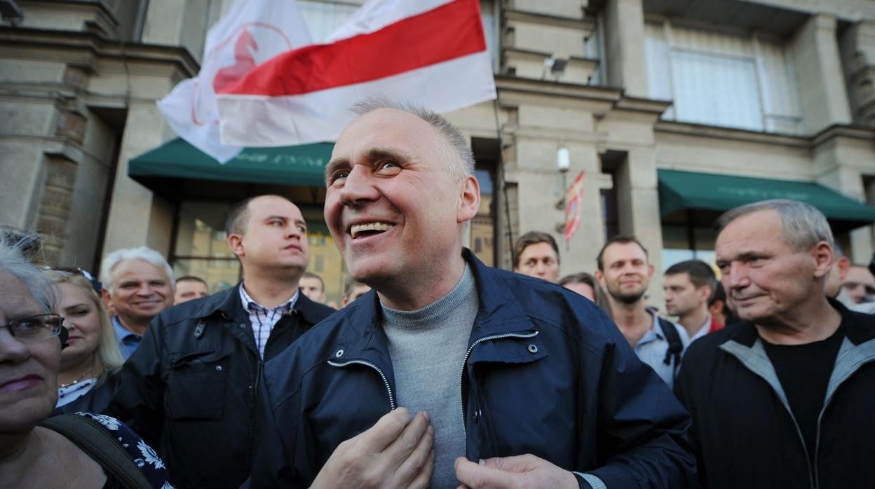 El bloguero Serguei Tijanovsky, durante una manifestación en Minsk