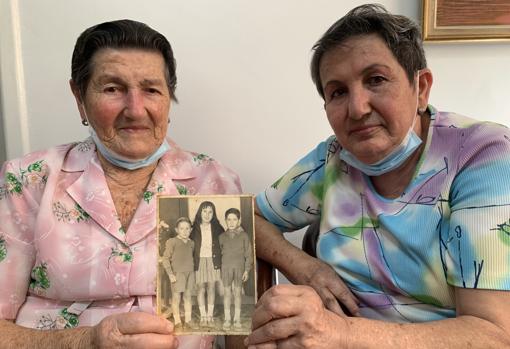 Aurora Crespo (arriba) llegó a Venezuela los 27 años. Ahora tiene 89 años y posa junto a su hija Dolores Duarte, de 68. Ambas son de Galicia