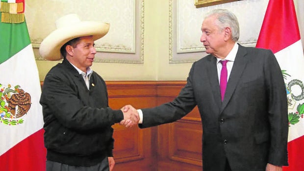 López Obrador ofrece a Castillo gasolina y vacunas para ampliar sus alianzas en Iberoamérica