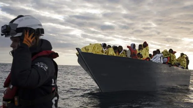 Al menos 14 muertos y 42 desaparecidos en un nuevo naufragio en el Mediterráneo