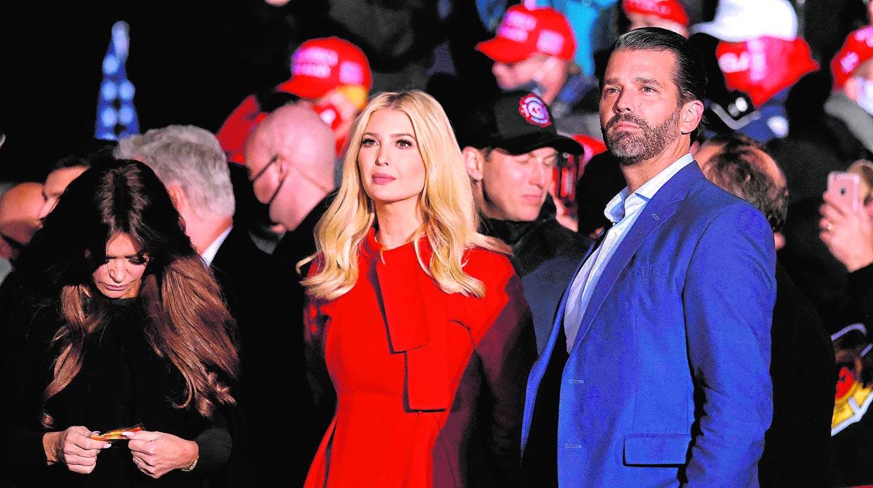 Ivanka y Donald Trump Jr. en un mitin