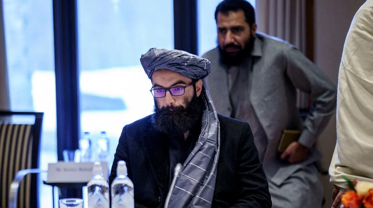 Representante de la oficina política talibán Anas Haqqani asiste a una reunión en Oslo