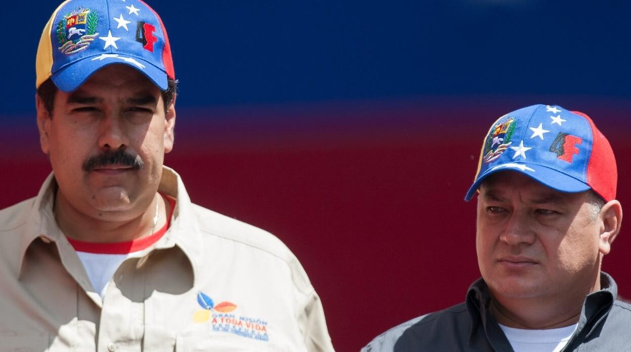 El líder chavista Nicolás Maduro junto a Diosdado Cabello