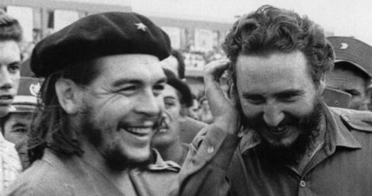 Fidel Castro apoyó públicamente las extracciones de sangre a los presos políticos antes de ser fusilados. Muchas de estas extracciones se hicieron en la cárcel de La Cabaña, que dirigió el Che