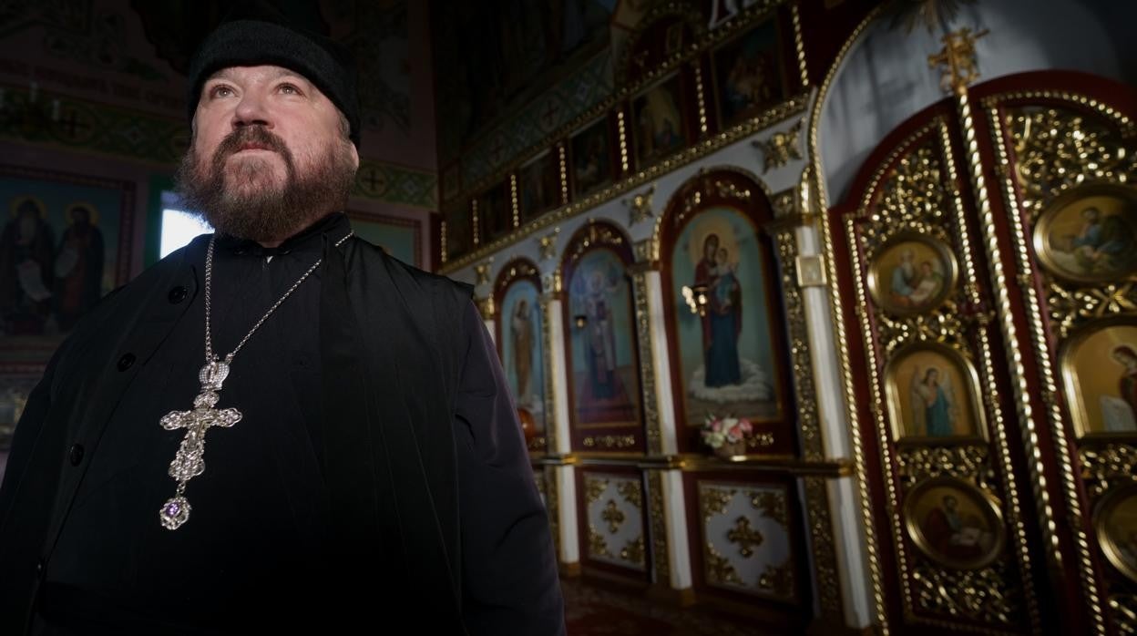El padre Oleg, párroco ortodoxo de una iglesia a las afueras de Járkov