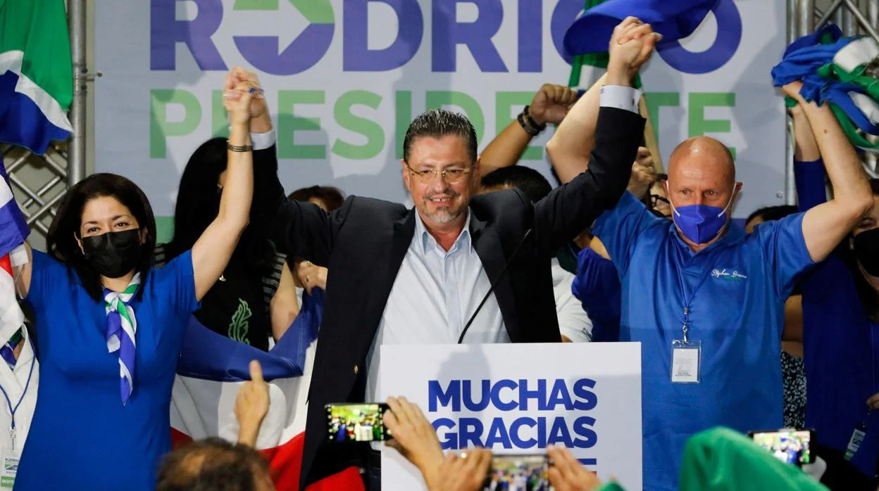 El candidato centrista Rodrigo Chaves se enfrentará en la segunda vuelta de las presidenciales con Figueres