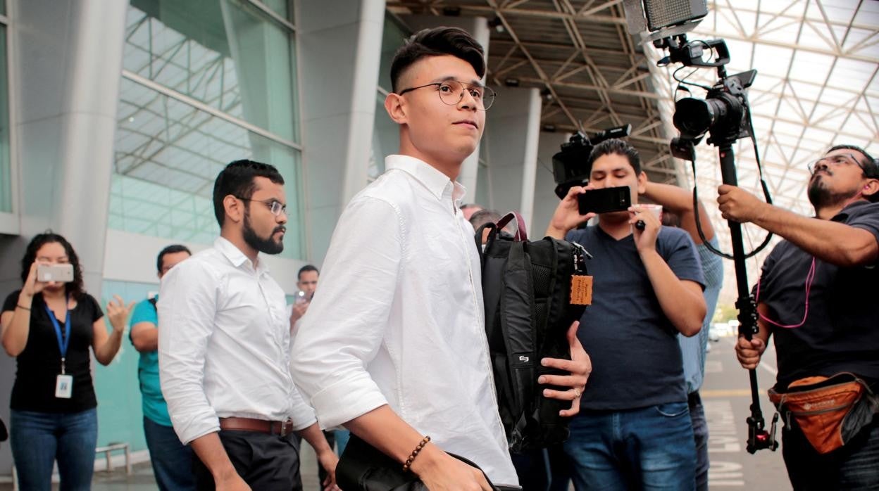Alemán, en su regreso en 2019 al aeropuerto de Managua tras pasar dos años en el exilio