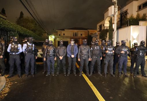 Fuerzas de seguridad rodean residencia de expresidente hondureño Hernández