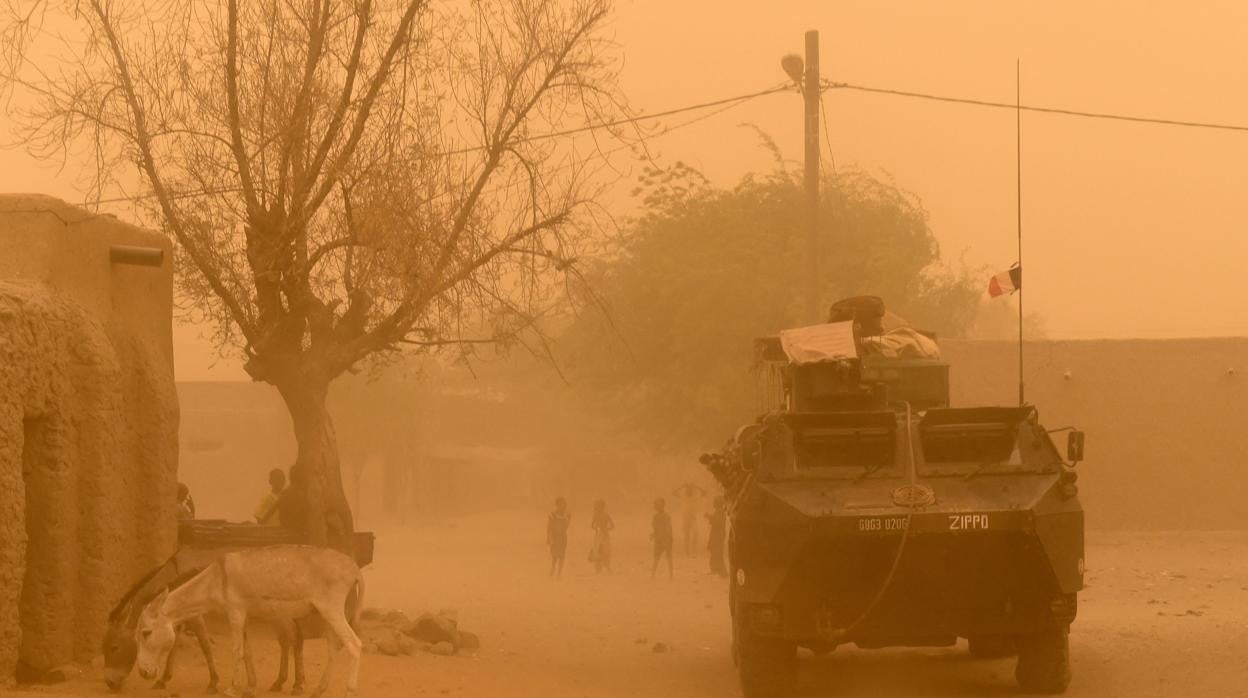 Un vehículo militar francés en el norte de Mali en junio de 2015
