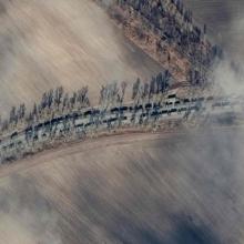 Esta imagen de satélite muestra un despliegue de fuerzas terrestres rusas en Ivankiv