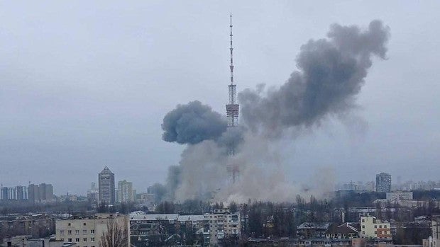 Rusia destruye la torre de televisión de Kiev tras advertir a la población de duros bombardeos