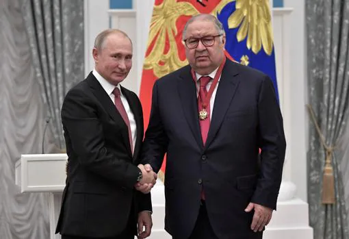 Usmanov es uno de los oligarcas preferidos de Putin y supuesto ‘testaferro’. Tiene intereses en el sector metalúrgico y también es accionista del grupo Alfa. Las autoridades alemanas le han incautado su lujoso yate