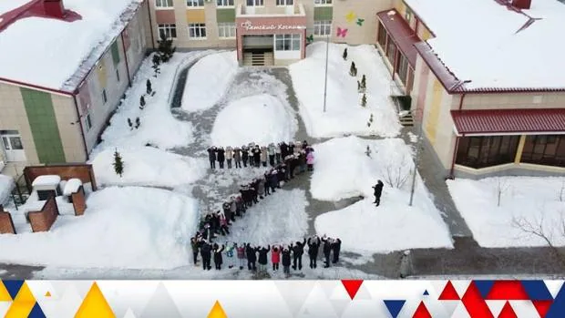 Niños con enfermedades terminales forman una 'Z' en un hospital ruso para mostrar su apoyo a la invasión