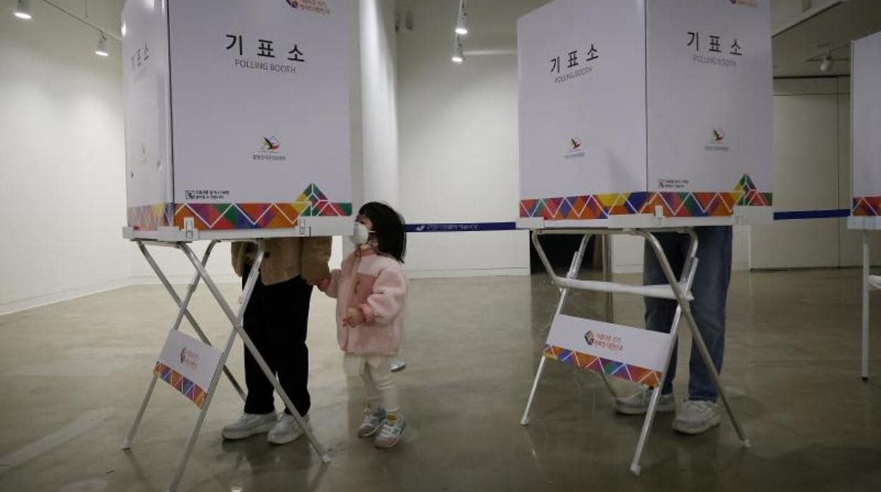 Cabinas de votación en el país asiático