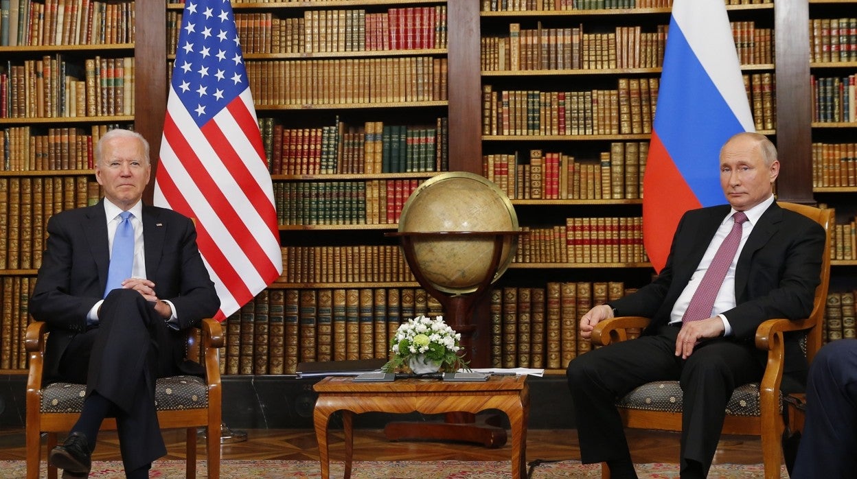 Imagen de una reunión de Biden con Putin en SUiza en junio de 2021