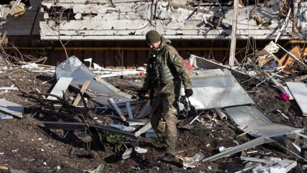 Parte de guerra en Ucrania. Día 21 | Rusia recrudece sus ataques pero avanzan las negociaciones con Ucrania