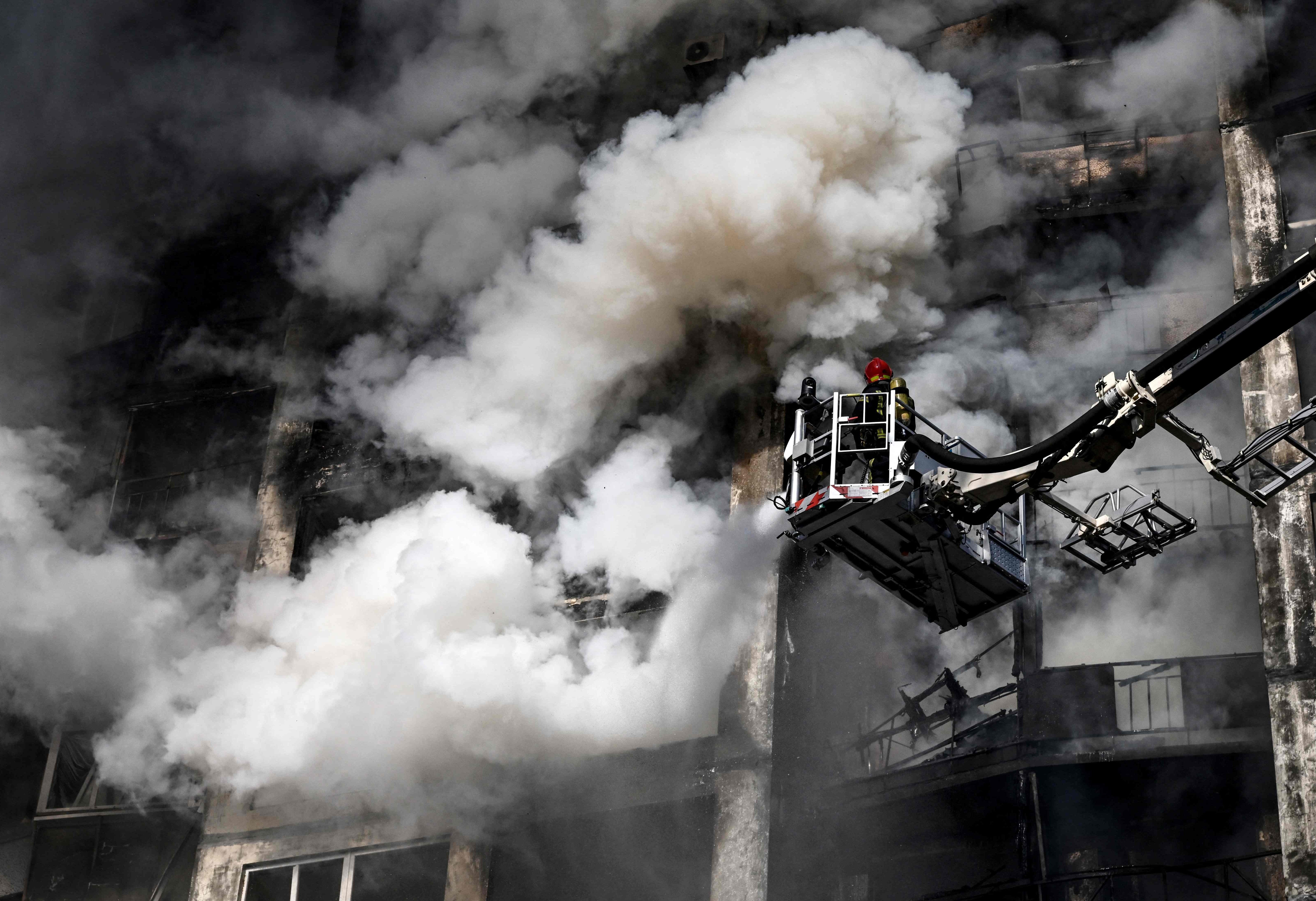 Incendio en un edificio de viviendas en Kiev