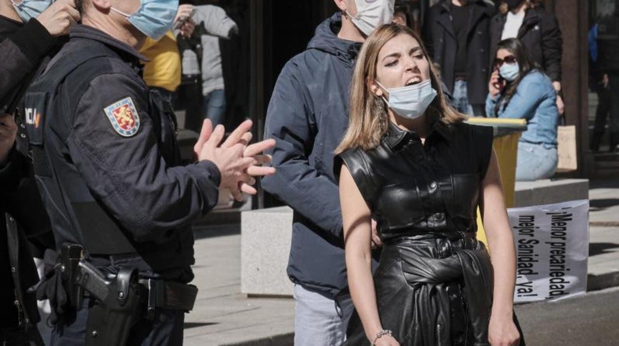 La ultraderechista en una manifestación convocada por la Coordinadora Antiprivatización de la Sanidad