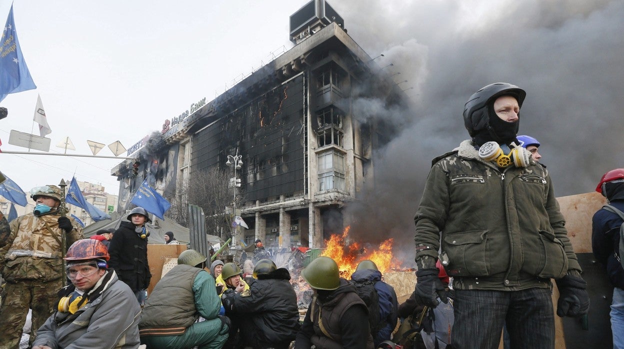 Enfrentamientos entre manifestantes y antidisturbios en la plaza del Maidán, en 2014