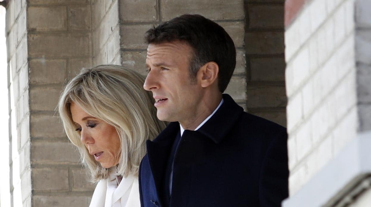 Macron y su esposa Brigitte