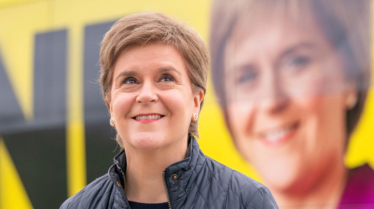 La ministra principal de Escocia, Nicola Sturgeon, en un acto de campaña en Dundee