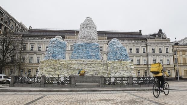 Kiev trata de recuperar la normalidad pese a la amenaza de los misiles