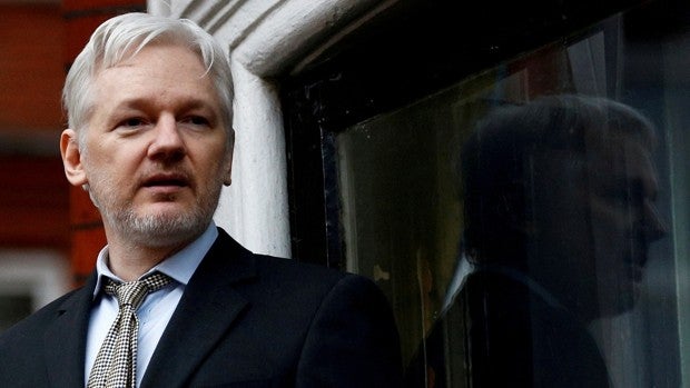 La justicia británica ordena la extradición de Assange a EE.UU.