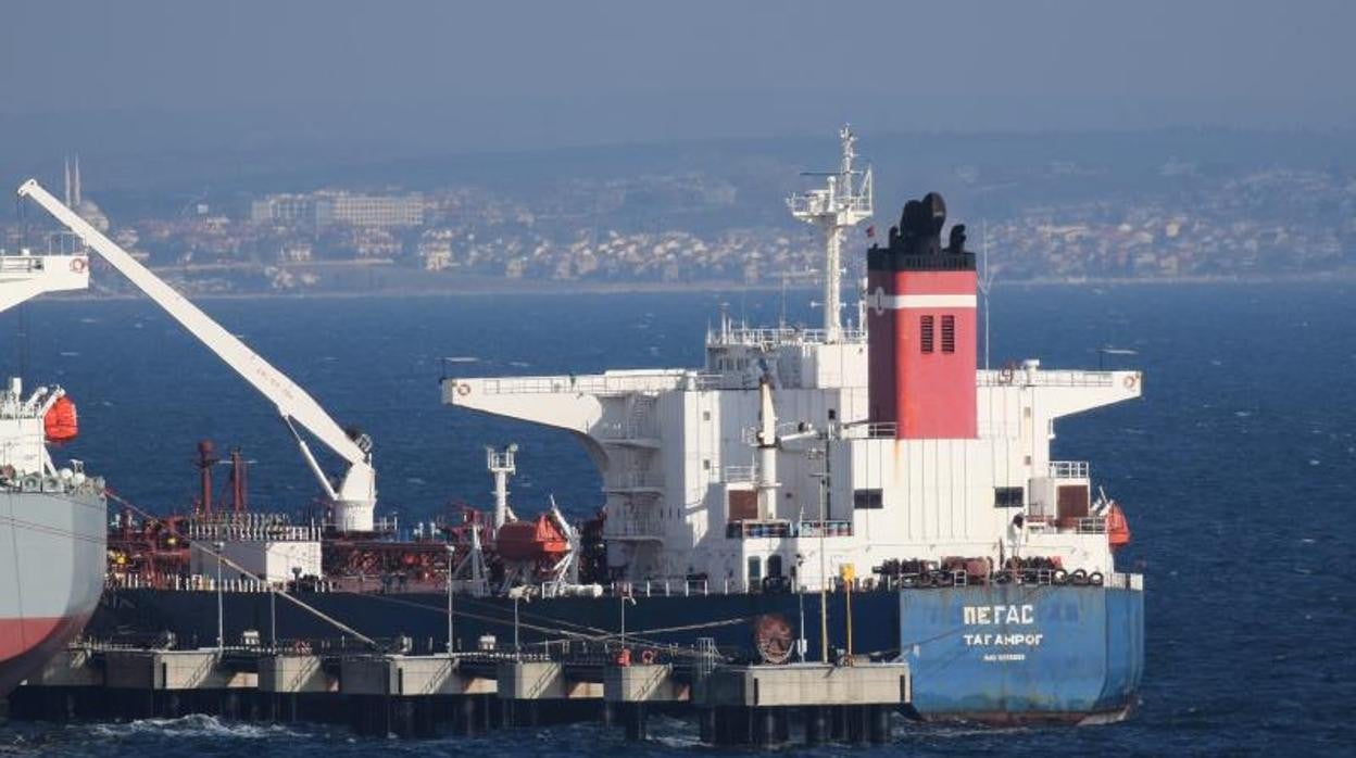 El petrolero de bandera rusa incautado Pegas