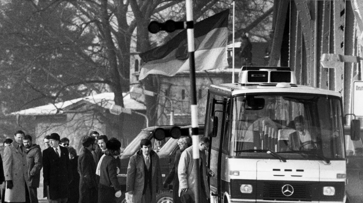 Imagen de archivo de un intercambio de espías en Berlín en los años 80, antes de la caída del Muro