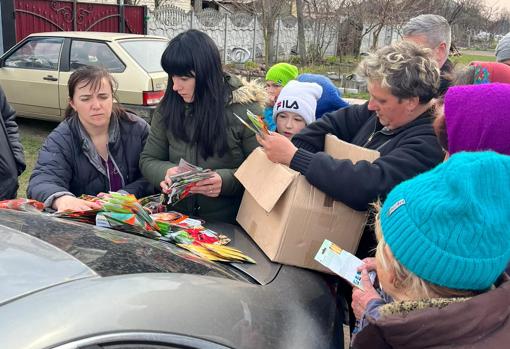 Reparto de semillas en Novoselivka