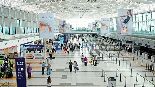 Una joven finge una amenaza de bomba en un aeropuerto para no perder su vuelo