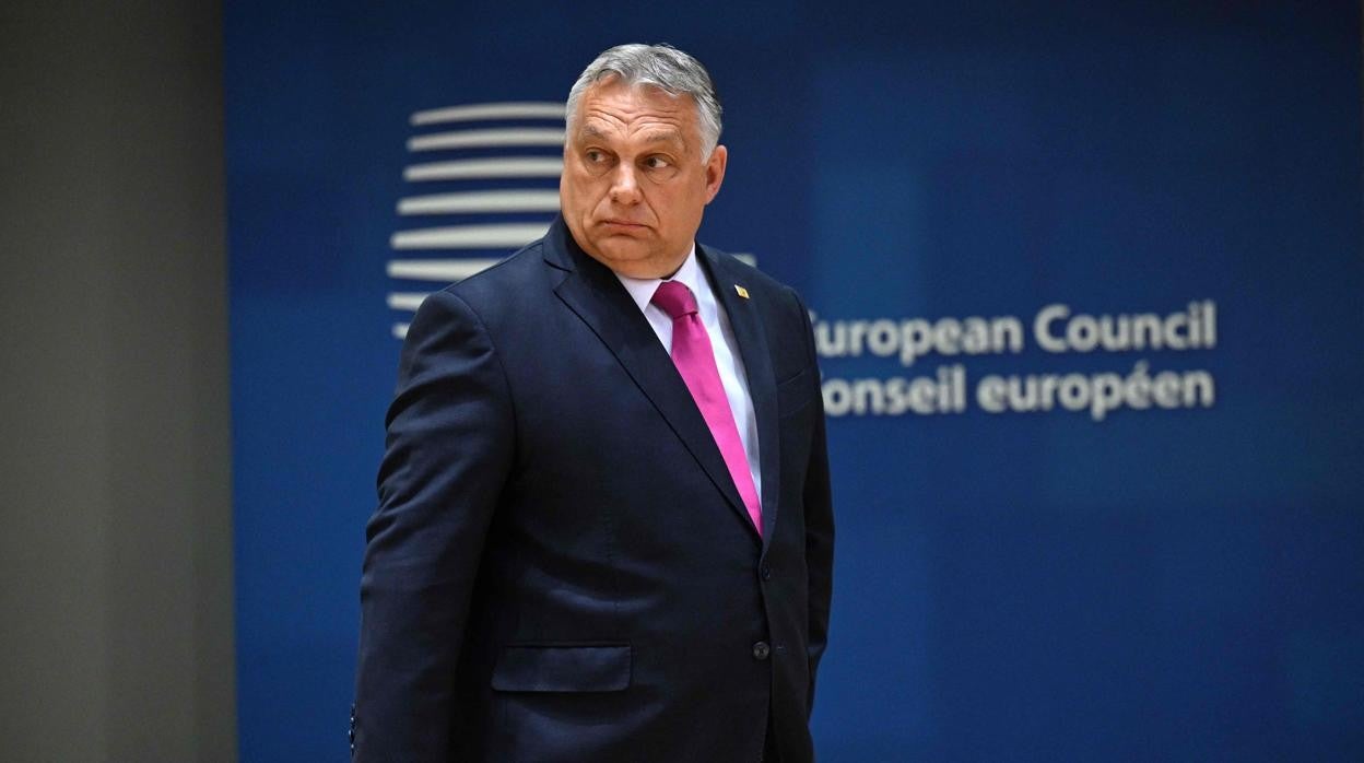 El primer ministro de Hungría, Viktor Orbán, llega a una reunión especial del Consejo Europeo, en Bruselas