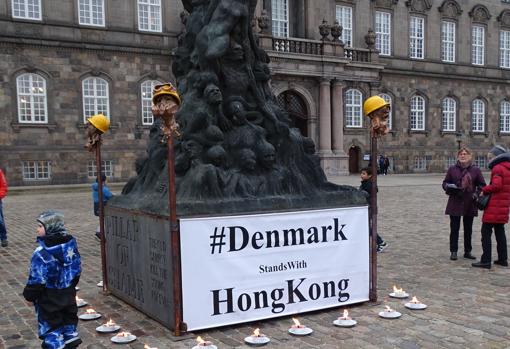 En Copenhague también han levantado un Pilar de la Vergüenza para mostrar el apoyo a los ciudadanos de Hong Kong