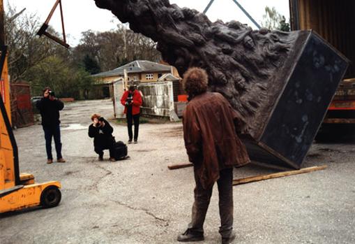 En diciembre, las autoridades retiraron el Pilar de la Vergüenza, un bloque de hormigón de ocho metros de altura