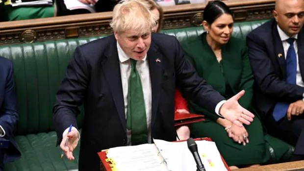 Johnson asegura que «nada, ni nadie» le impedirá continuar como primer ministro