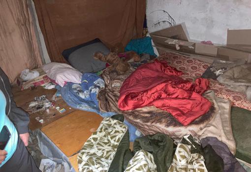 El improvisado dormitorio, en el lugar más recóndito del inmueble