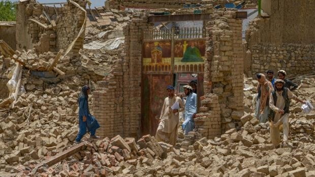 Los afganos se quedan solos en el rescate de las víctimas del terremoto