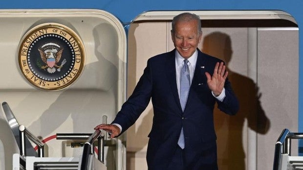 Biden y los líderes del G-7 prohibirán las importaciones de oro de Rusia a partir del martes