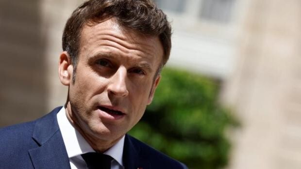 Macron se ve forzado a cambiar de Gobierno, acosado por todos los frentes