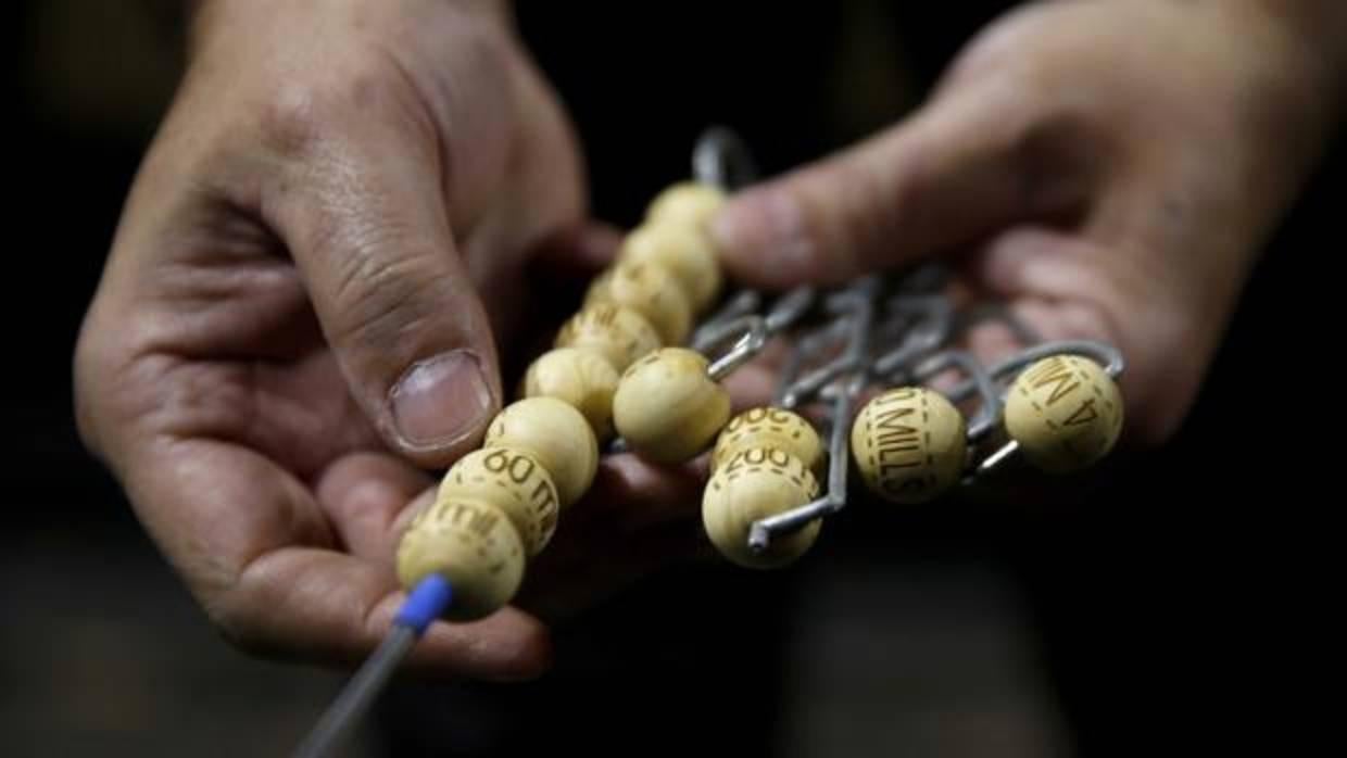 Las bolas de los premios de la lotería de Navidad