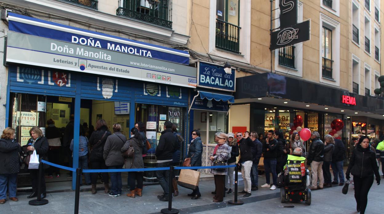 Colas en la administración de lotería de Doña Manolita
