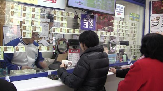 Aumenta un 30% la venta de décimos para la Lotería del Niño en la administración que distribuyó el Gordo