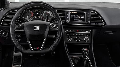 El salpicadero del León Cupra 290 tiene todo lo necesario para disfrutar de la conducción más racing