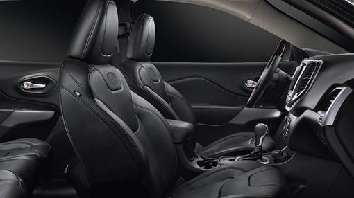 El interior del Cherokee Overland viene tapizado en piel Nappa