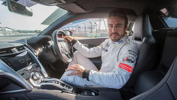 Fernando Alonso a los mandos del nuevo Honda NSX