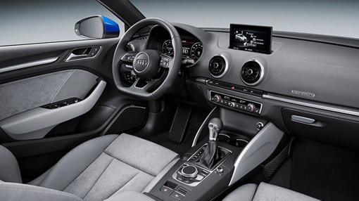 El salpicadero resulta limpio y muy completo, con mucha calidad