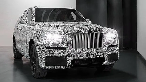 Poderosa imagen frontal del primer todoterreno de Rolls-Royce, el Cullinan
