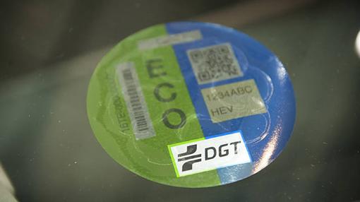 Muchos conductores han recibido ya una etiqueta como esta